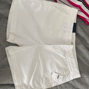 Gap 5 inch shorts  never worn , mid rise easy through the hip and thigh